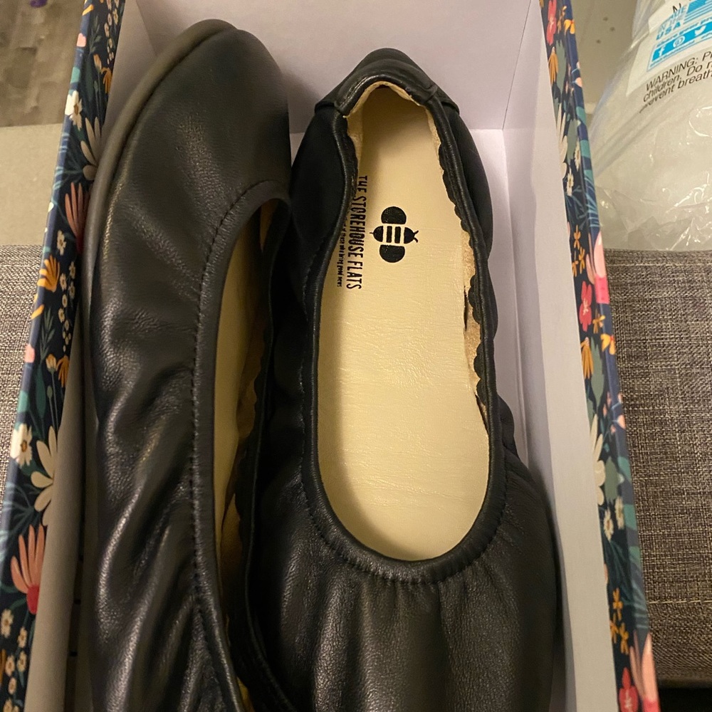Storehouse black flex flats size 11
